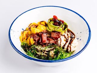 Поке з тунцем, манго і авокадо (300г)