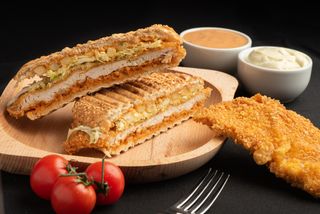 Mini Sandwich Şniţel de pui