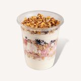 საუზმე გრანოლათი და კენკრით