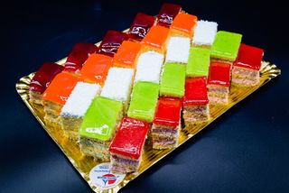 Platou mini prajituri tutti frutti