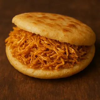 Arepa con pollo mechado