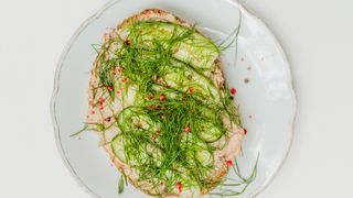 KANAPKA Z PASZTETOWĄ