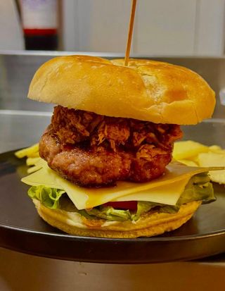 Hamburguesa a la parrilla pull pork