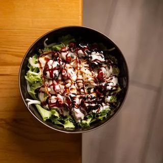 Insalata salmone sesamo nero