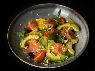 Салат з лососем (220g)