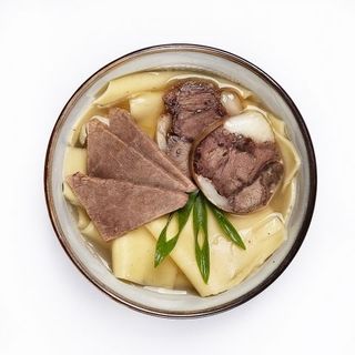 Мясо по-казахски с бульоном