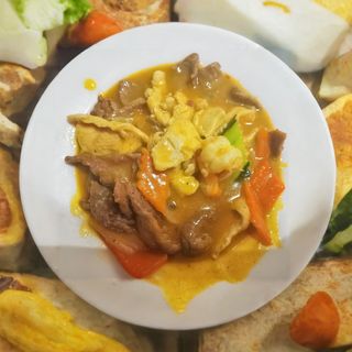 172-Plato Mixto Con Curry (Gamba, ternera, pollo...)