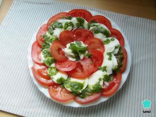 Ensalada De Tomate Con Mozzarella