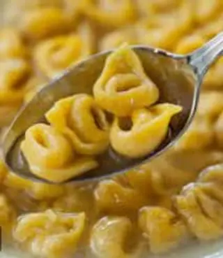 Tortellini in brodo tradizionale