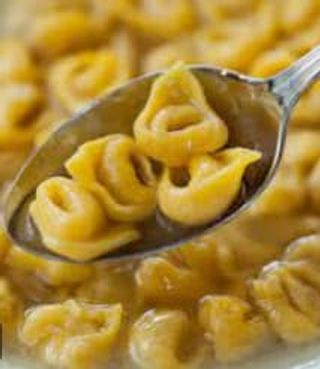 Tortellini in brodo tradizionale