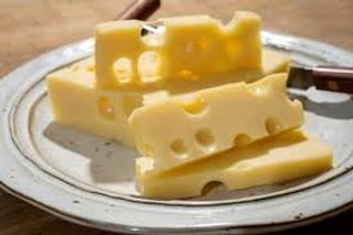  Ser Emmental (cena za 200 gr 18,70 PLN)