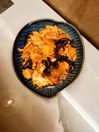 Maiale con funghi e bambù