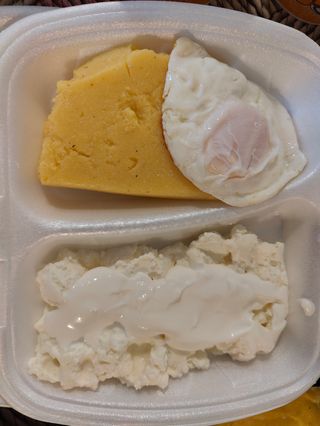 Ochiuri cu branza si mamaliga