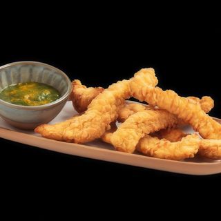 Tiras de frango panadas