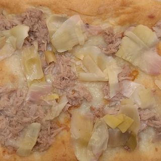 Mozzarella con tonno e carciofi