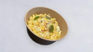 Pasta fresh sos serowy