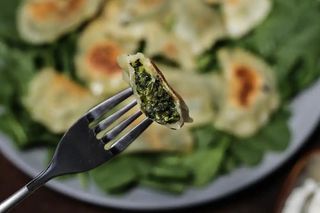 pierogi ze szpinakiem i serem typu feta