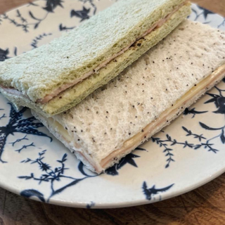 Mini Sandwich De Pasta Trufada Y York