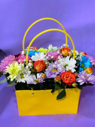 პატარა ჩანთით ყვავილები შერეული