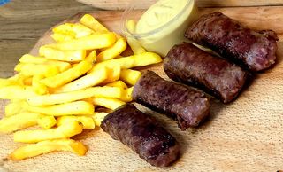 Mici + cartofi prajiti