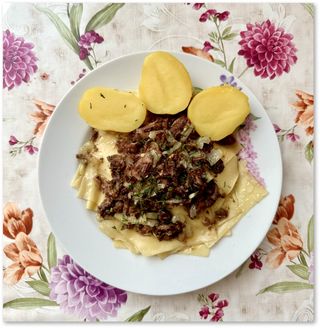 Бешбармак из тушёнки