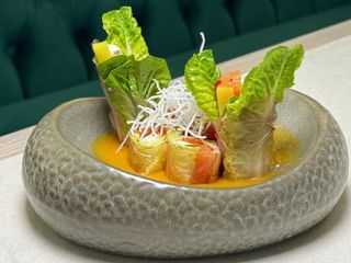 Салат ролл з лососем в соусі манго-чилі (230g)