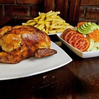 Combo pollo entero (Patatas y ensalada)