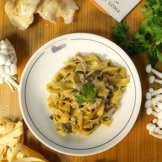 PAPARDELLE POLLO E FUNGHI AL TARTUFO