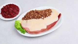 Ozorek wołowy w sosie chrzanowym