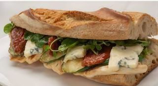 49. Bocadillo Especial De Pollo