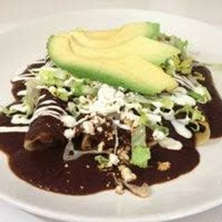 Chilaquiles de Pollo y Mole Poblano 
