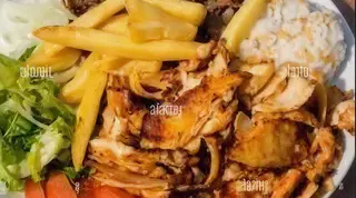 Piatto kebab e patatine