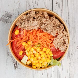 Insalata N 3. Lattuga, Pomodori, Carote, Mais, Tonno Sotto Olio