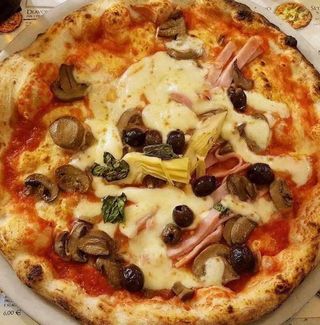 Pizza capricciosa