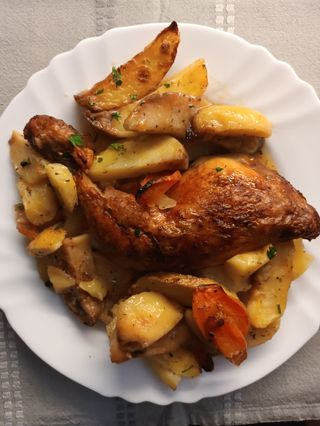 Пиле с картофи (300г)