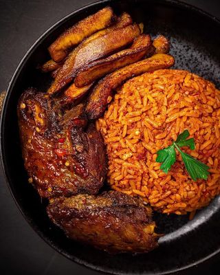 Smokey Jollof Rice And Chicken