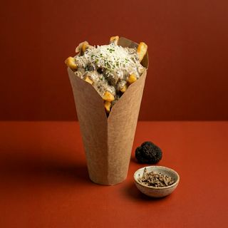 Patatas Belgas + Salsa De Trufa (20 Cl.) + Queso Parmesano