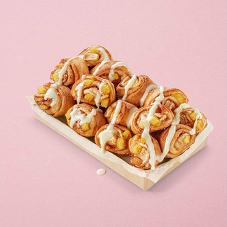 რულეტები ანანასით და პლომბირის სოუსით