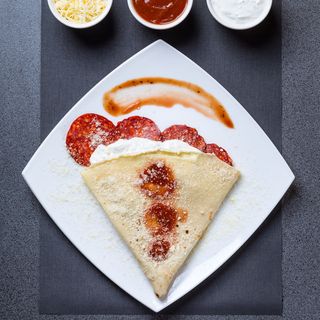 Palačinka sa šunkom, kulenom i pečenicom