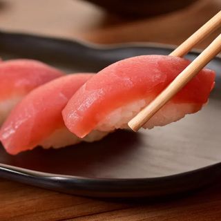 S2. Nigiri Atún (2 Uds.)