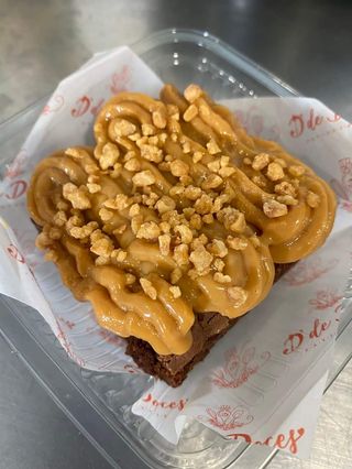 Brownie c/ Cobertura de Doce de Leite Crocante