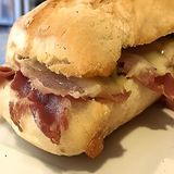 Bocadillo de Beicon con Queso