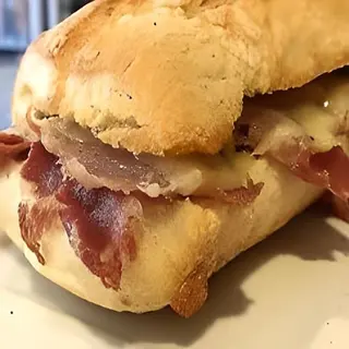 Bocadillo de Beicon con Queso