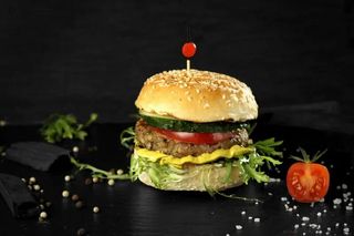 Бургер день и ночь