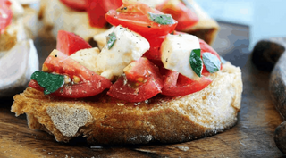 1. Bruschetta Clásica