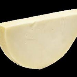 Provolone pikantne (cena za 200 gr 18,70 PLN)