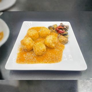 Albóndigas De Gambas Y Calamar