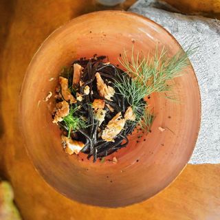 Spaghetti Nero de Salmão e Endro (a partir das 12h00)