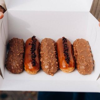 Коробка з 5 еклерів