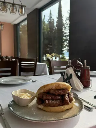 Komplet lepinja sa ćevapima 450 g
